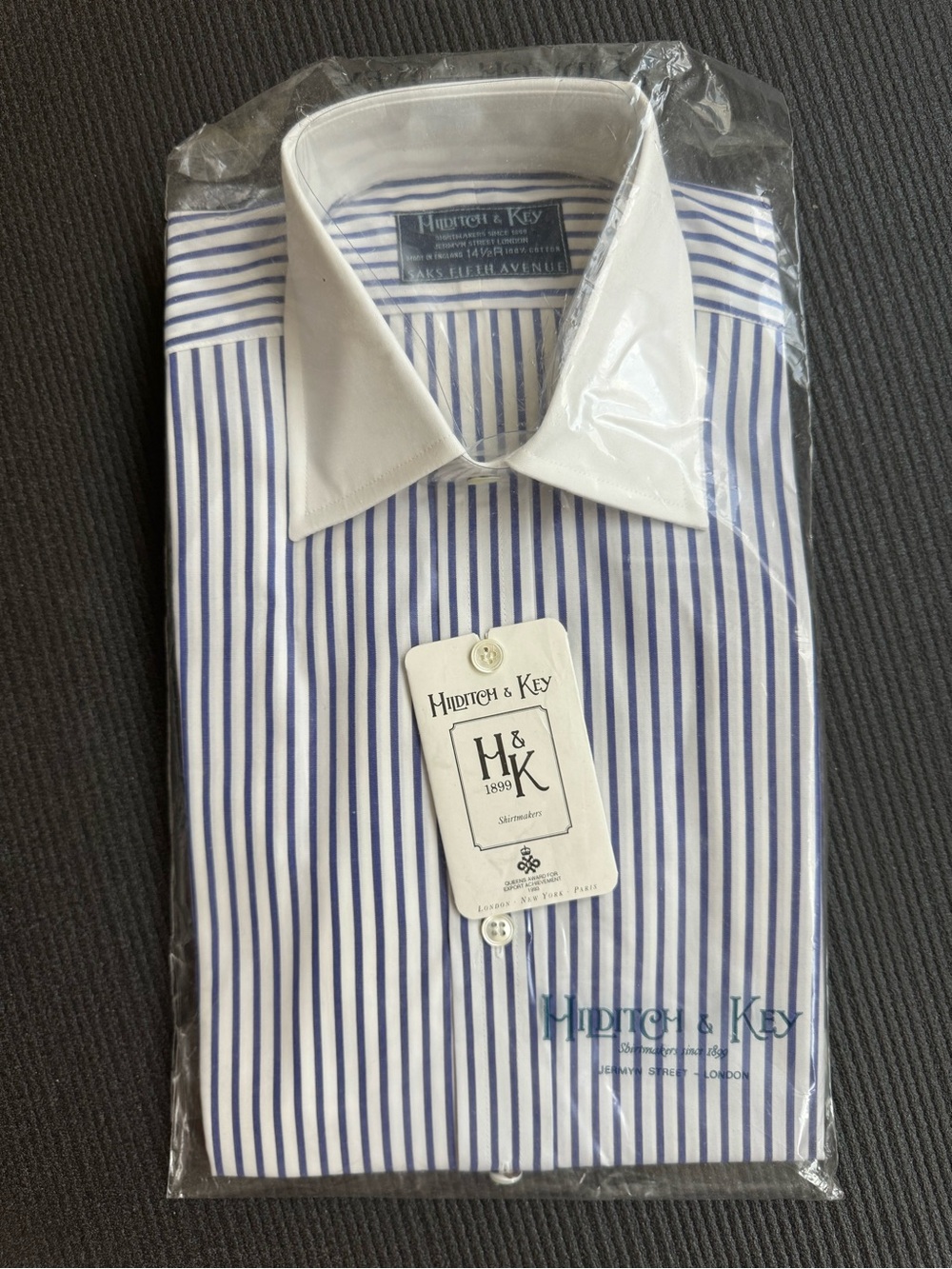 Hilditch & Key Men’s White Dress Shirt with Blue Stripe Interior